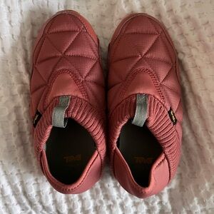 Teva ReEmber camp moccasin, insulated slip on, convertible slides